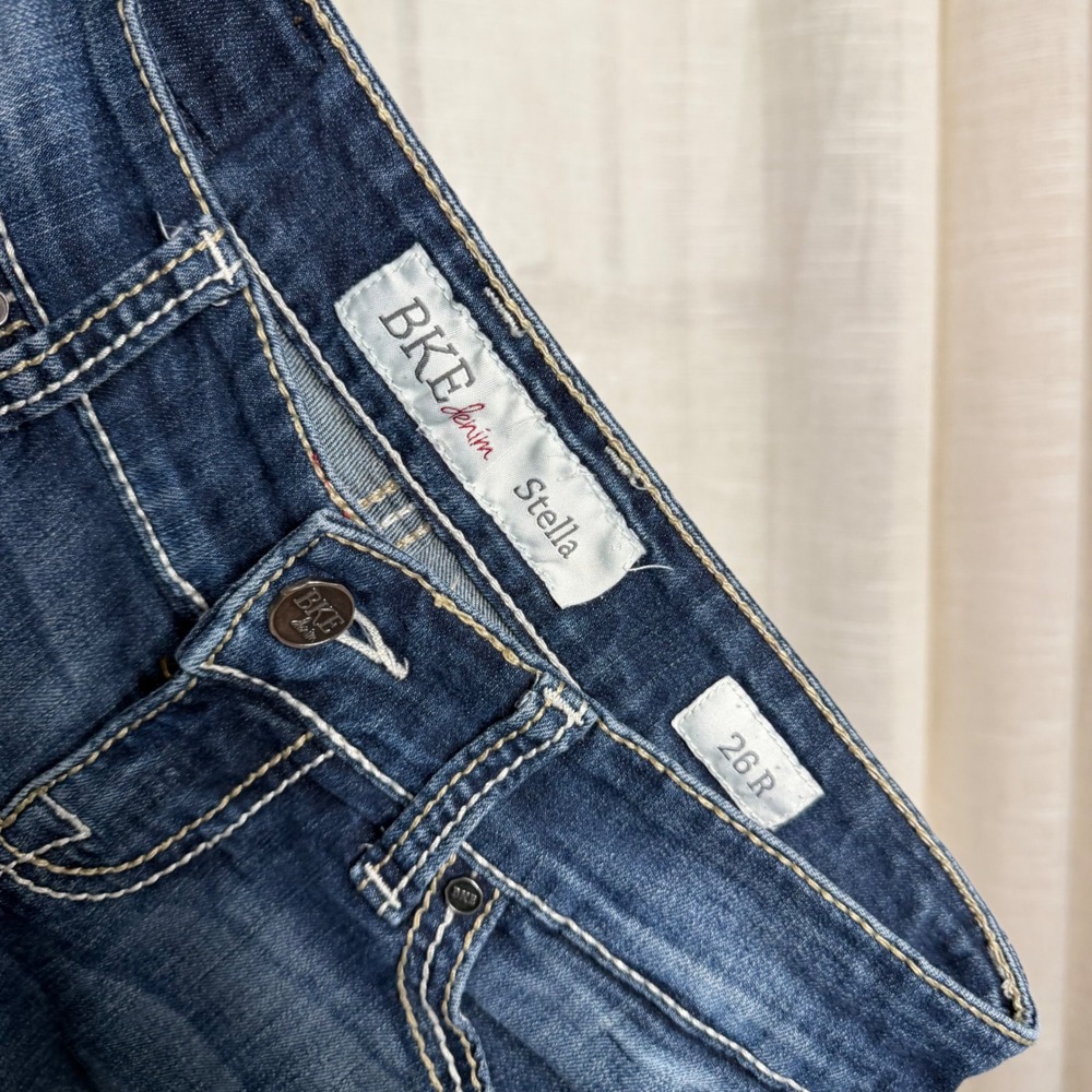 BKE Stella Bootcut Distressed Dark Wash Jeans Low Rise Denim Women's 26R 26x31.5 - Picture 7 of 9